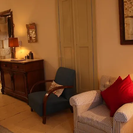 Kyra Vintage Old Town Apartment